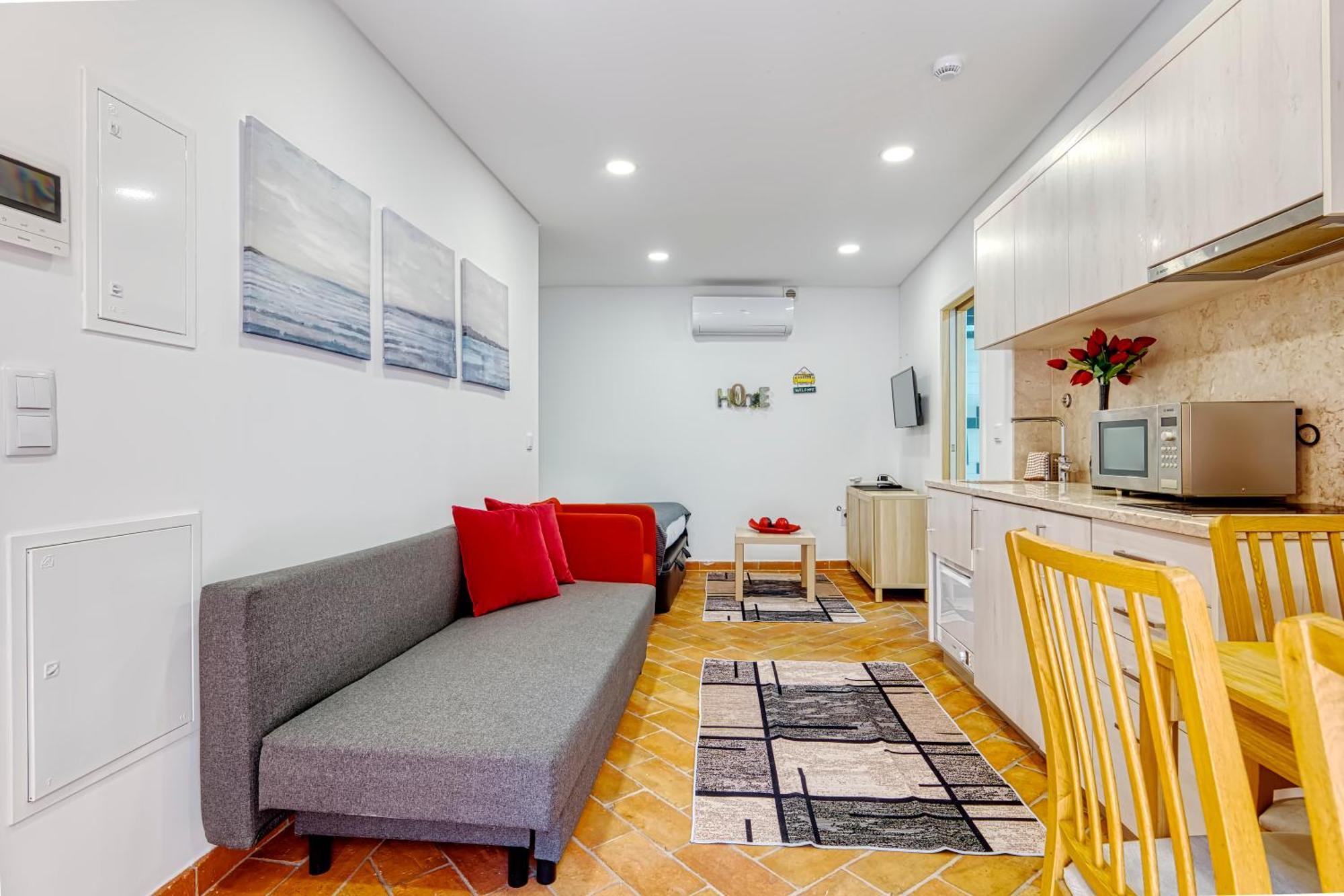 Apartment Homey Haven With A Rustic Charm *