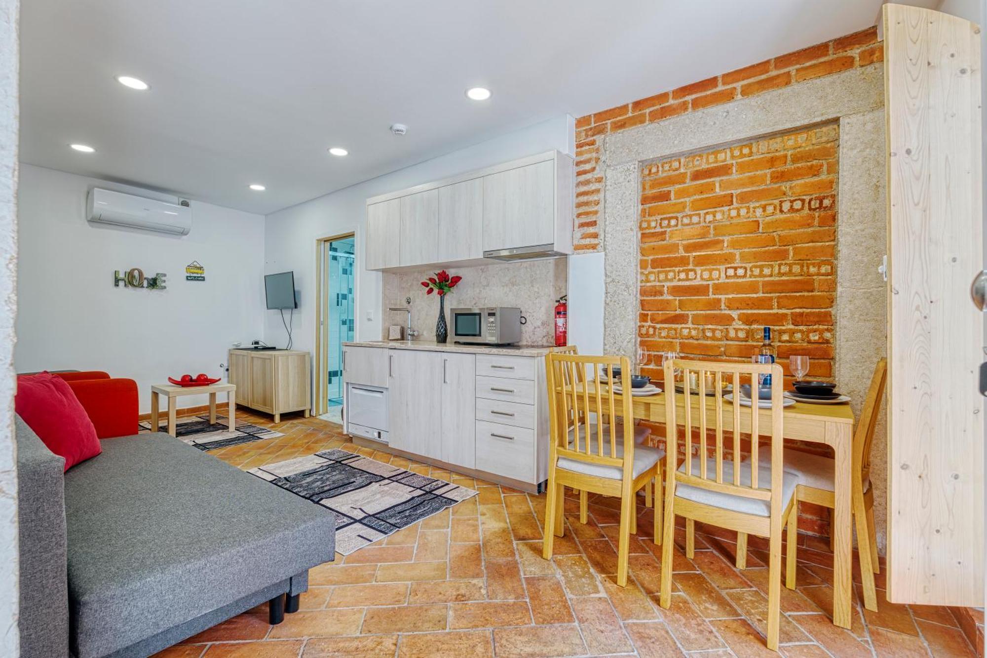 Homey Haven With A Rustic Charm * Lissabon