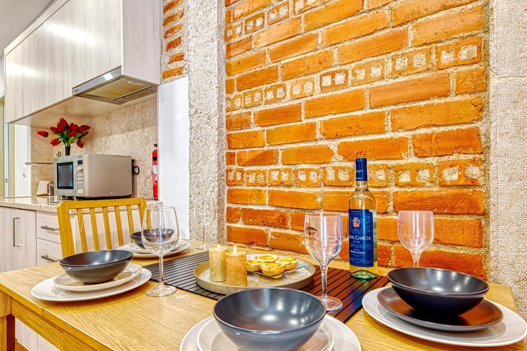 Homey Haven With A Rustic Charm * Lissabon